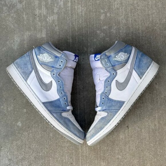 Air Jordan 1 Hyper Royal/Smoke Grey - Picture 1 of 4